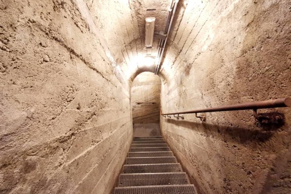 대공 피난처 하강