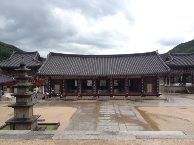 각황전 앞에서 바라본 화엄사 경내