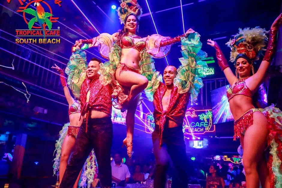 망고의 열대 카페