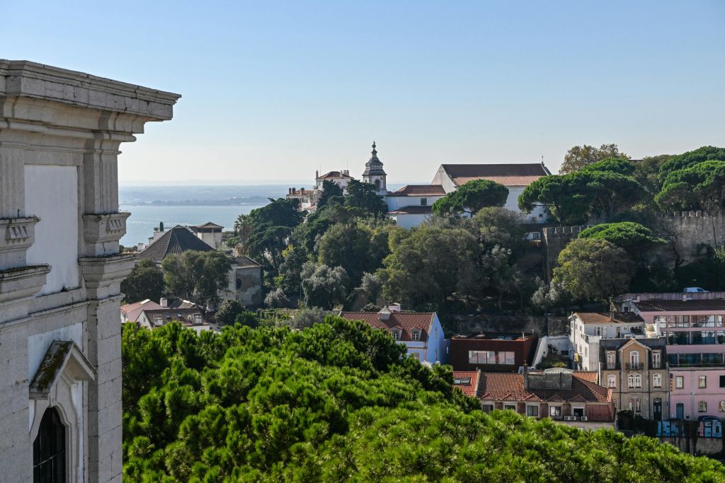 토레다이그레하두카스텔루데상조르주 강변 전망
