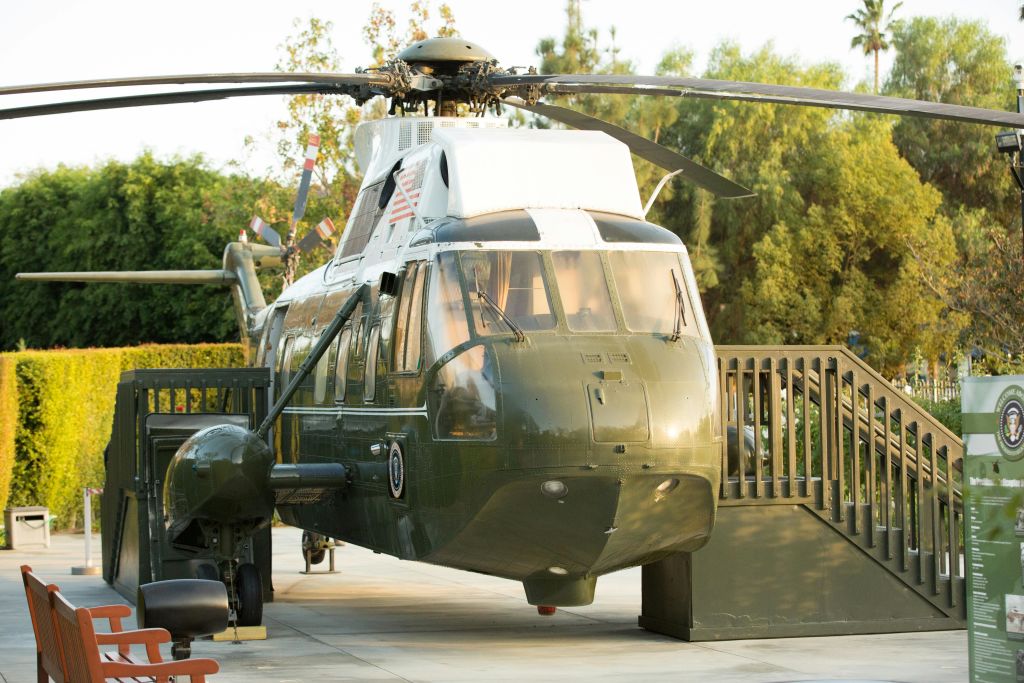 케네디, 존슨, 닉슨, 포드 대통령을 세계 각지로 데려간 마린 원 대통령 헬리콥터.