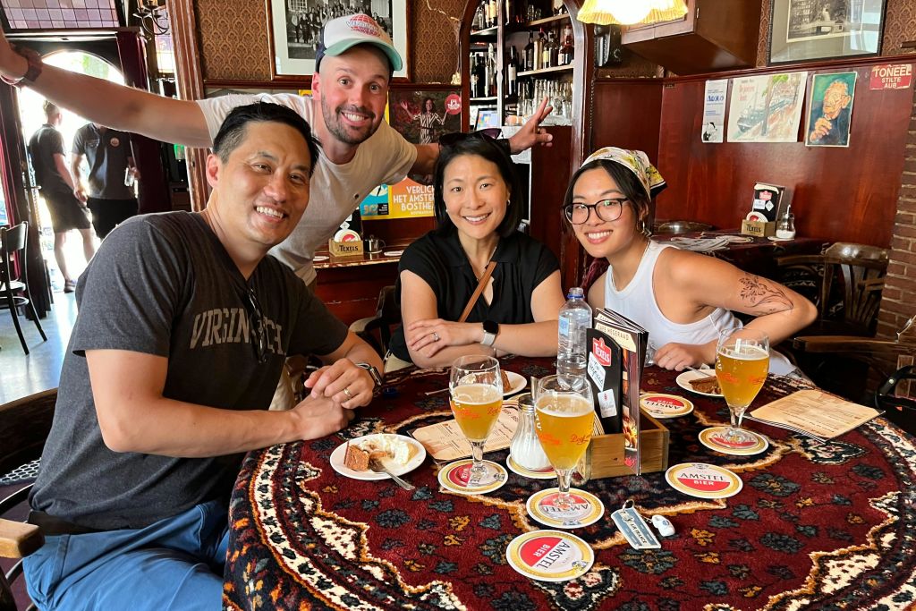 아늑한 브라운 카페에서 투어를 마치겠습니다!