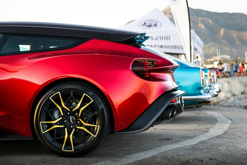 푸에르토 바누스 (Puerto Banús) 에서 즐기는 럭셔리 스포츠카