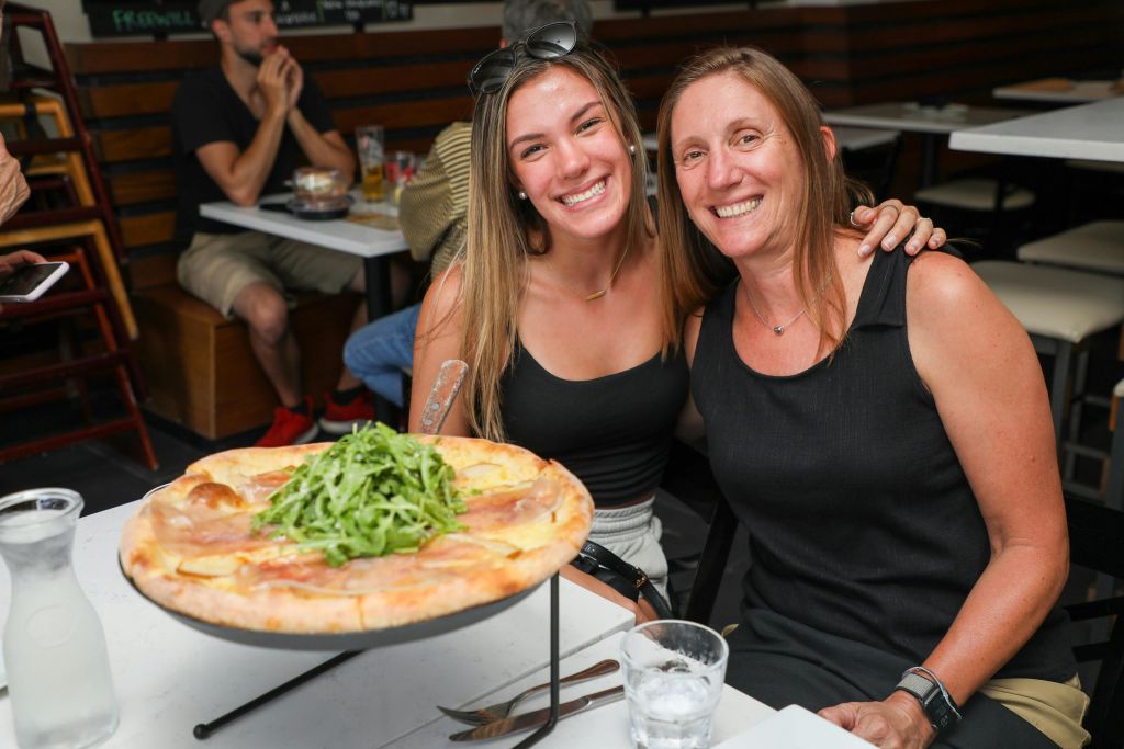 미식가 피자와 함께 미소 짓기