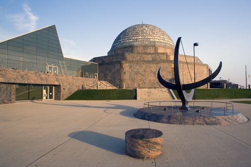 Adler Planetarium으로의 재미있는 여행으로 우주를 탐험하고 천문학과 천체물리학에 빠져보세요.