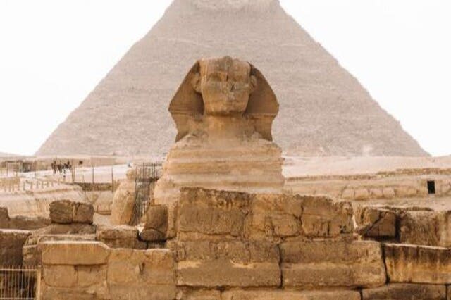 스핑크스와 피라미드