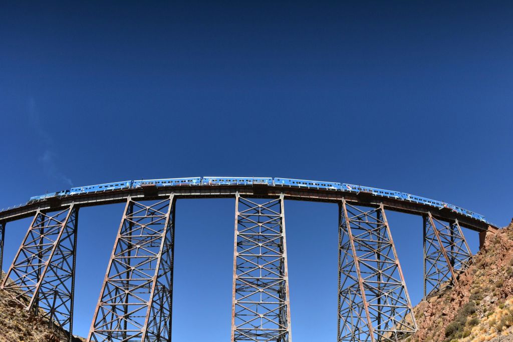 구름 속으로 떠나는 기차 여행