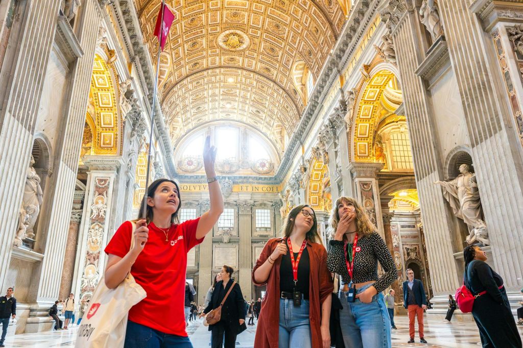 전문 가이드와 함께 가톨릭 종교의 심장부 탐방하기