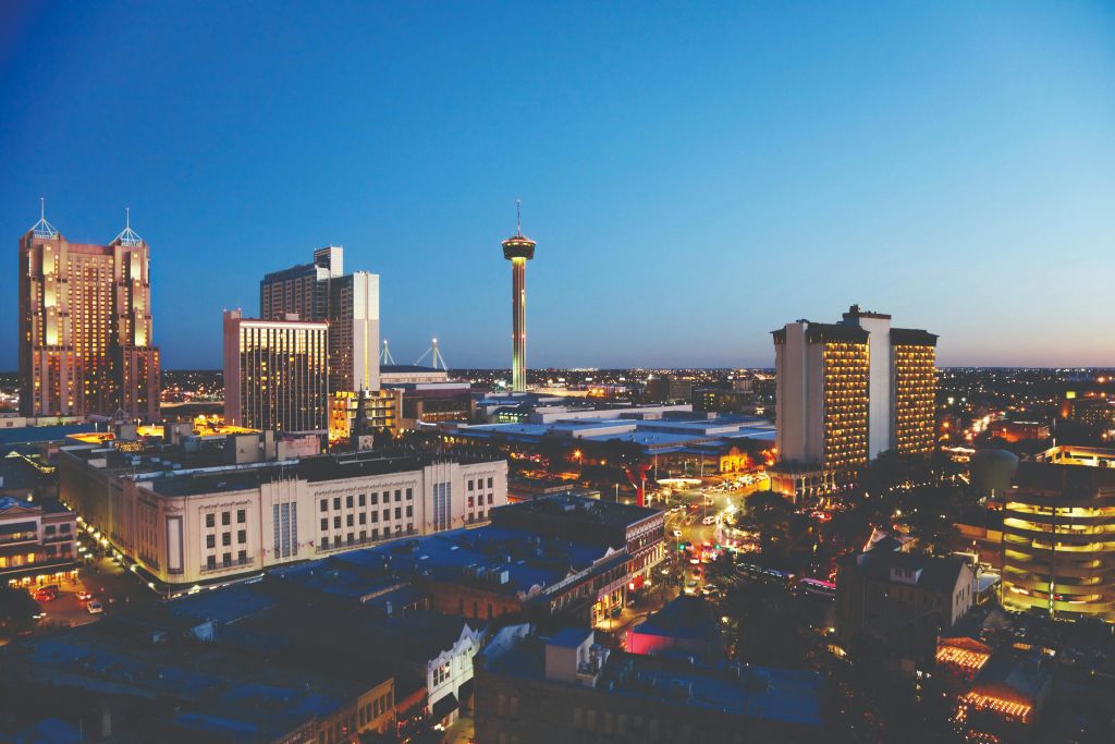 샌안토니오 다운타운과 아메리카 타워 야간 투어