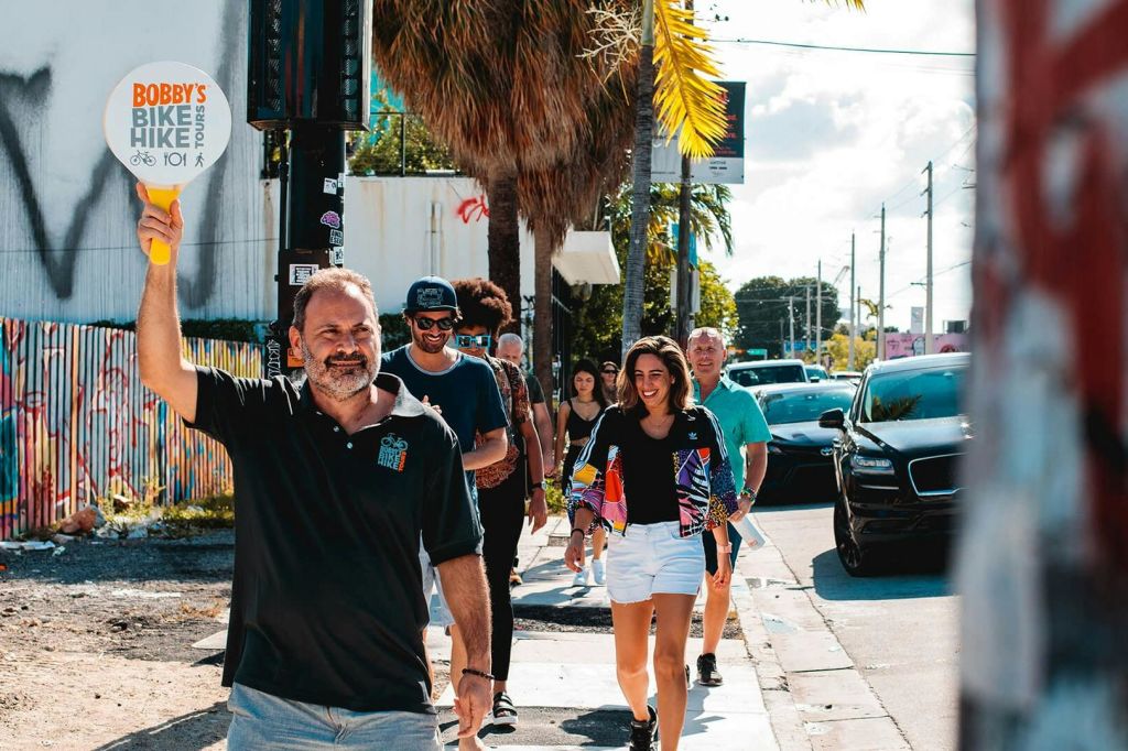 윈우드 월스 거리 벽화 & 동네 도보 투어