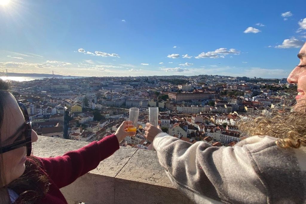 전망 좋은 음료 즐기기