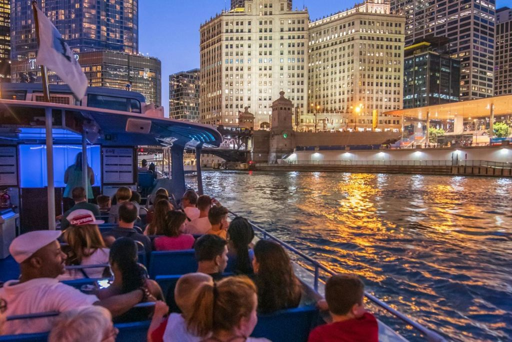 시카고에서 즐기는 소름끼치는 크루즈