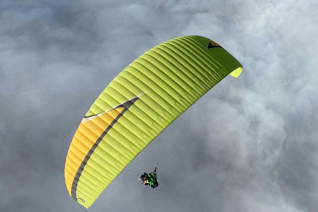 테네리페에서 패러글라이딩 즐기기