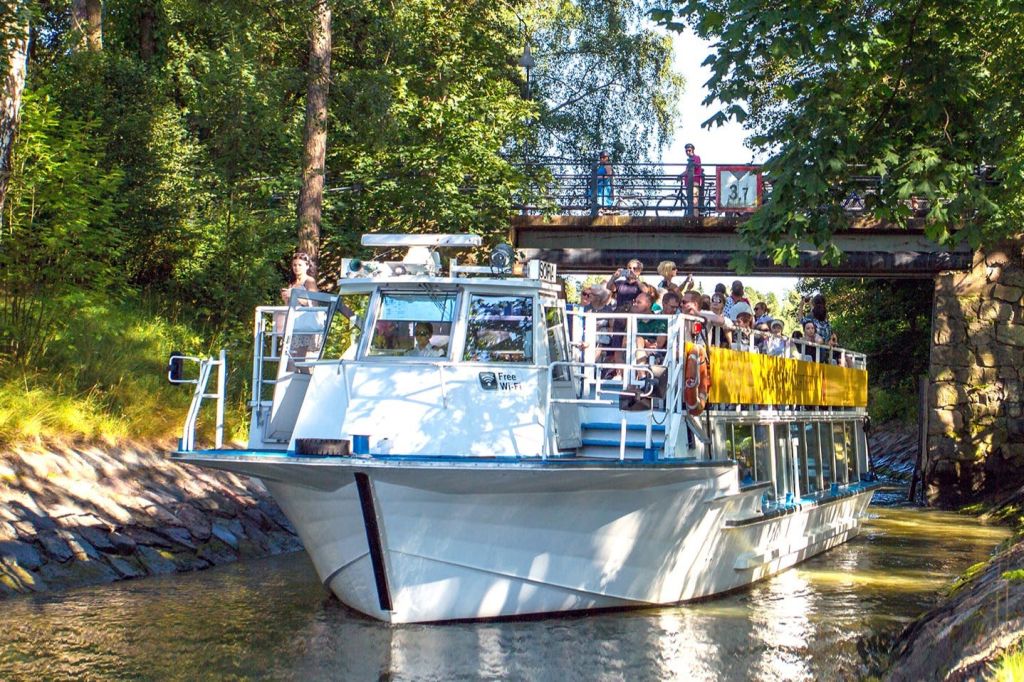 아름다운 운하 크루즈