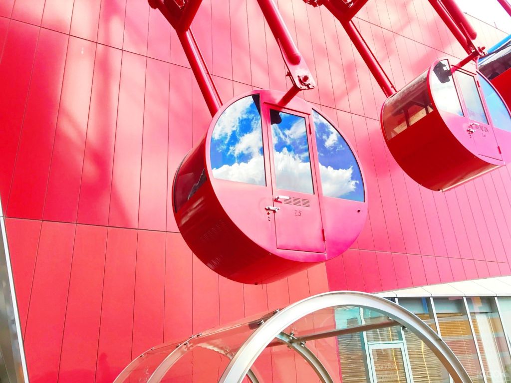 곤돌라를 타고 106m 상공에 올라 숨 막히는 전망을 감상하세요.