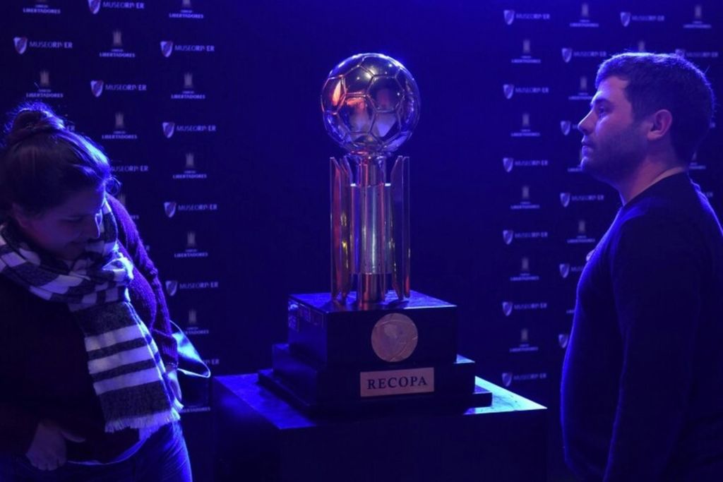 클럽 아틀레티코 리버 플레이트에서 우승한 컵