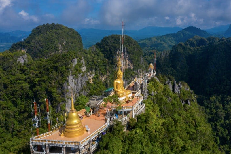 언덕 위 호랑이 동굴 사원에서 경이로움을 느껴보세요