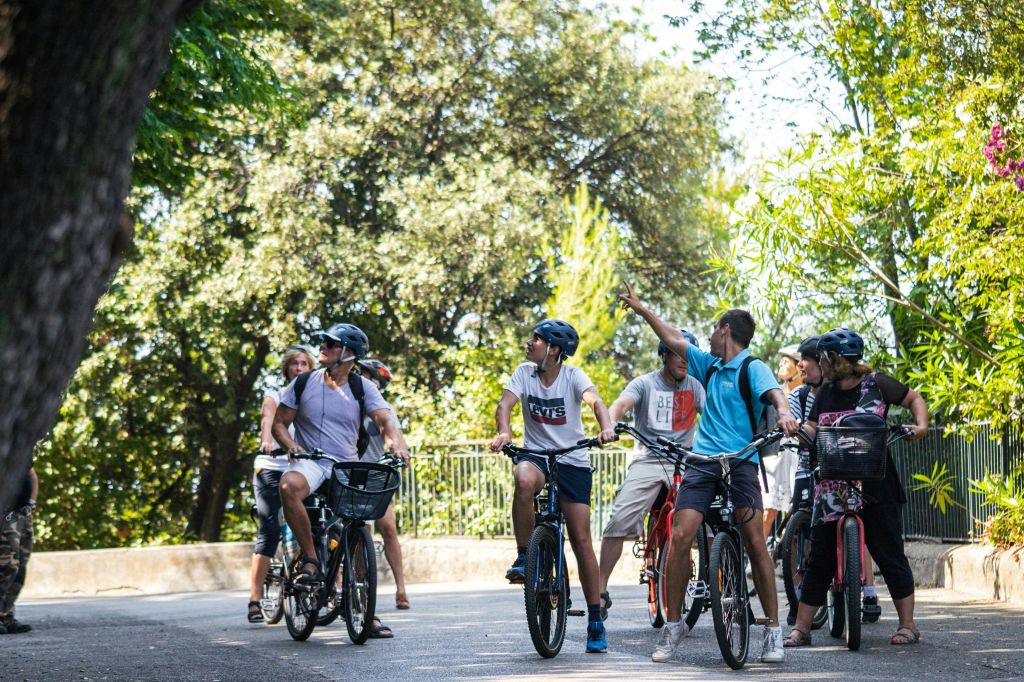 전기 자전거를 타고 니스 둘러보기