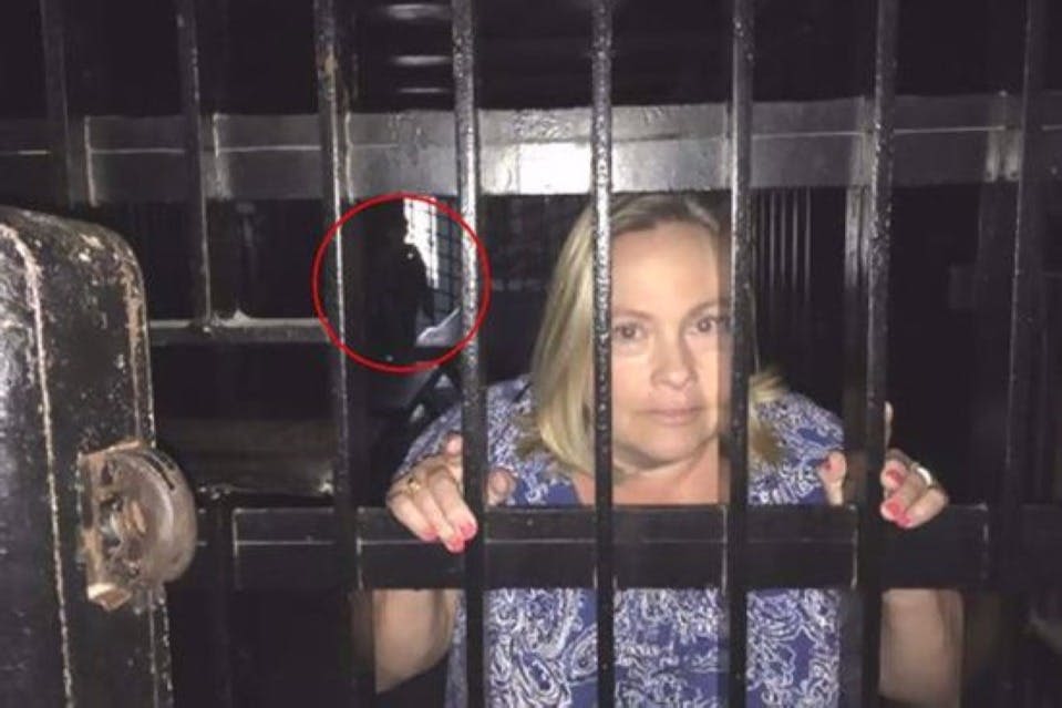 어두워진 후 성 아우구스티노의 오래된 감옥