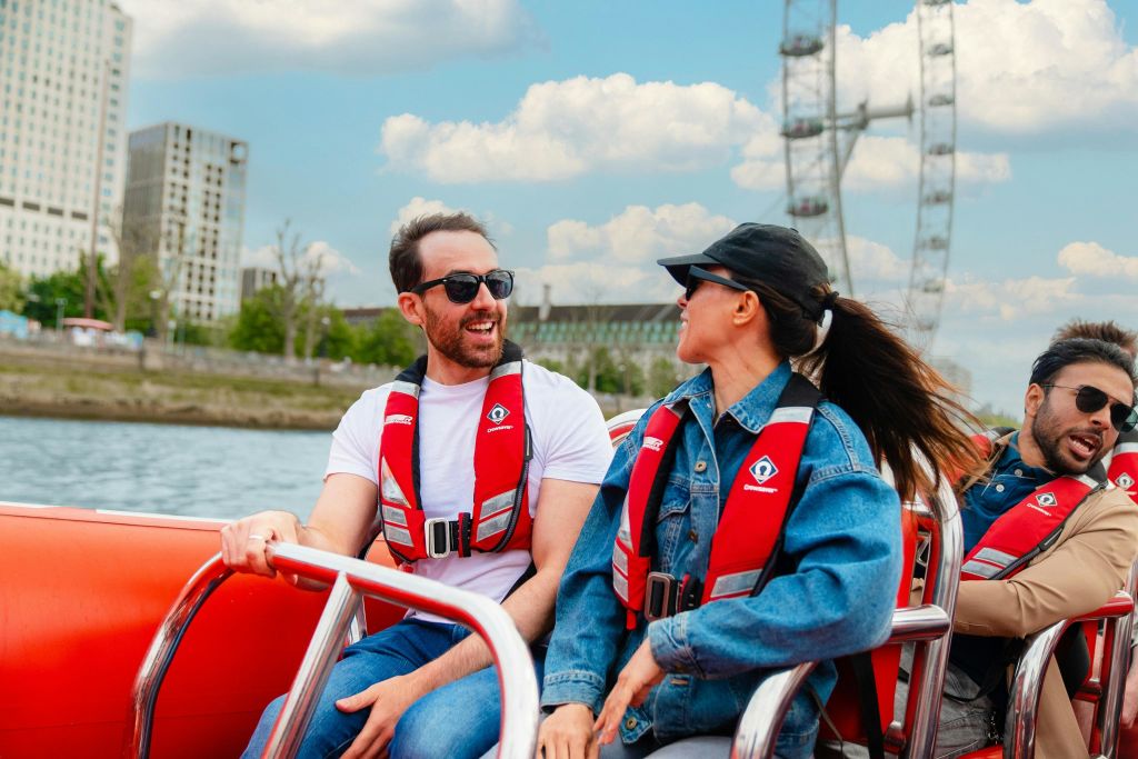 런던 아이 피어 (London Eye Pier) 에서 런던 최고의 스피드보트를 타보세요