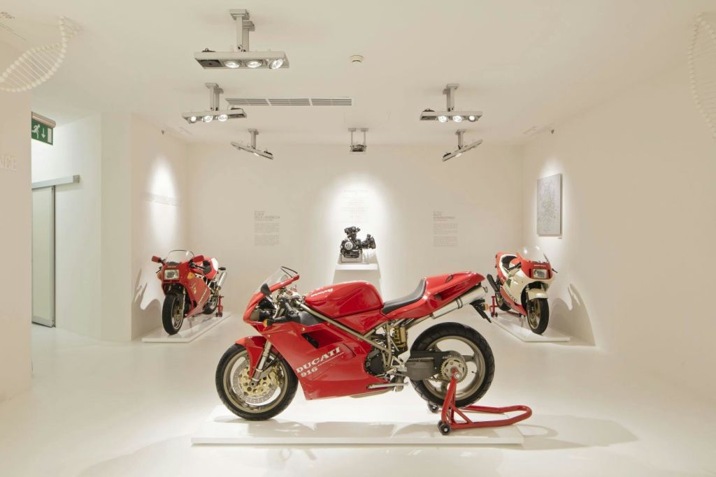 MOTO DUCATI 916