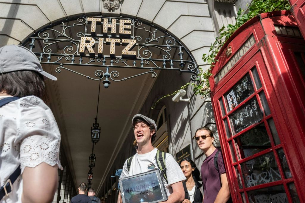 클래식한 런던을 탐험해보세요!