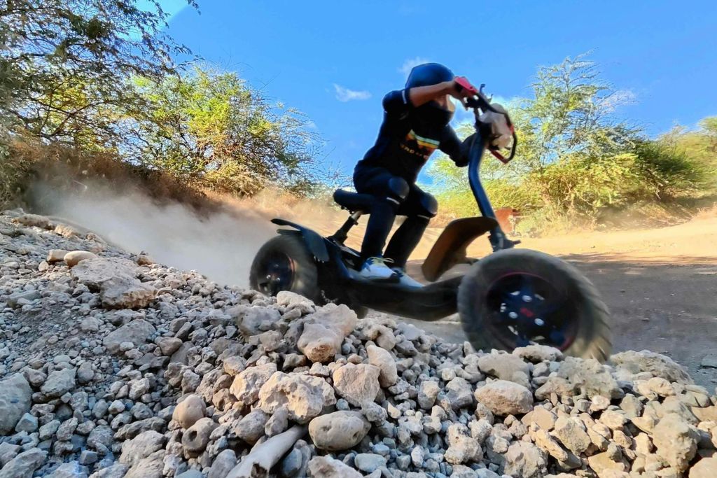 스탠드업 ATV에 앉아