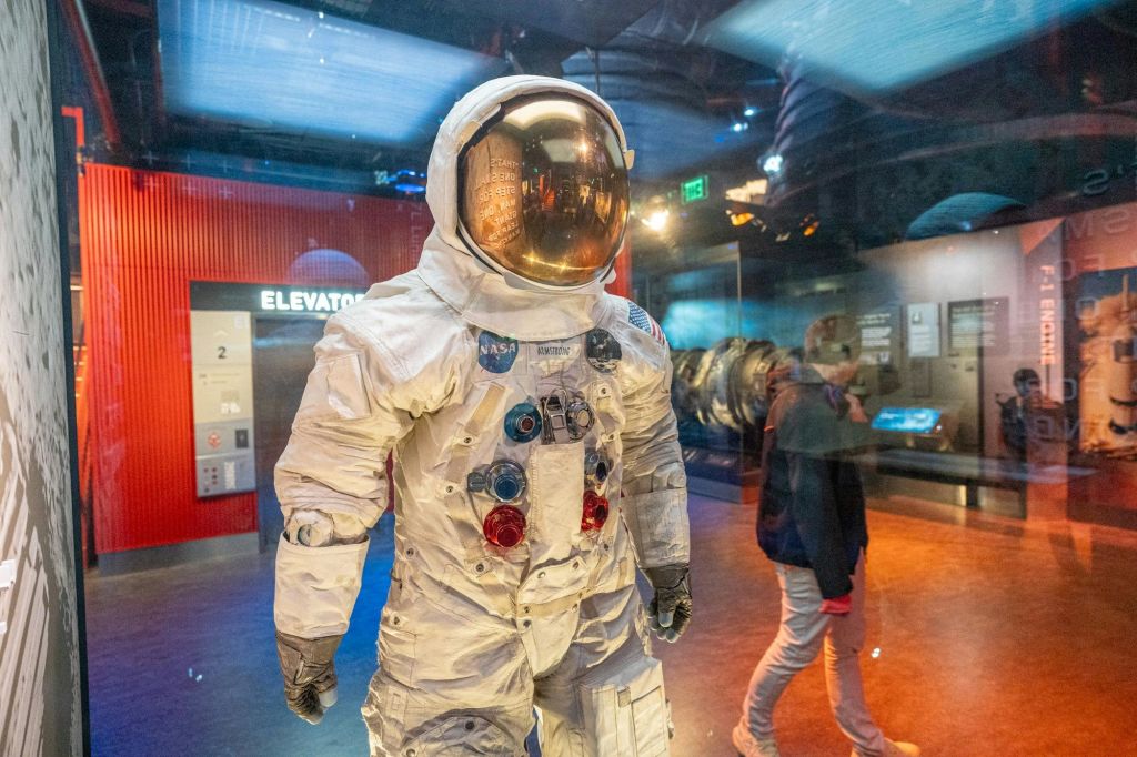 닐 암스트롱의 우주복