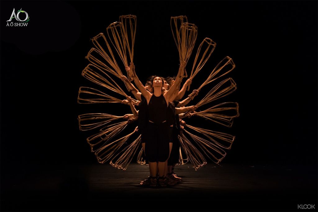 두 눈을 뗄 수 없을 정도로 환상적인 현대 무용을 만나보세요.