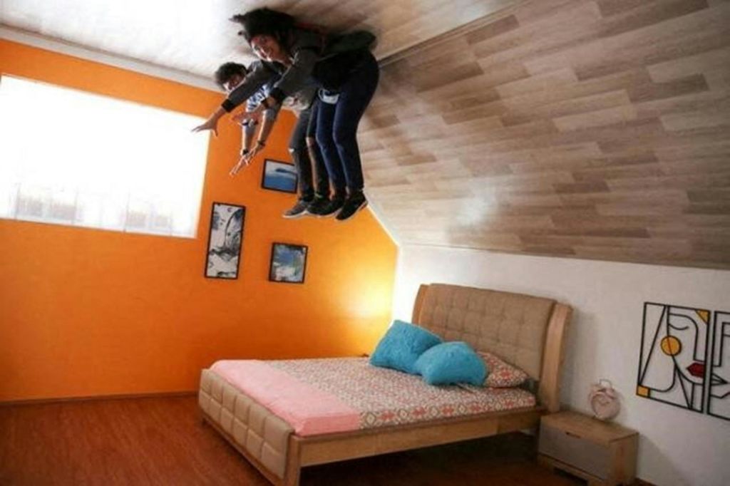 크레이지 하우스에는 모든 것이 거꾸로 되어 있습니다.