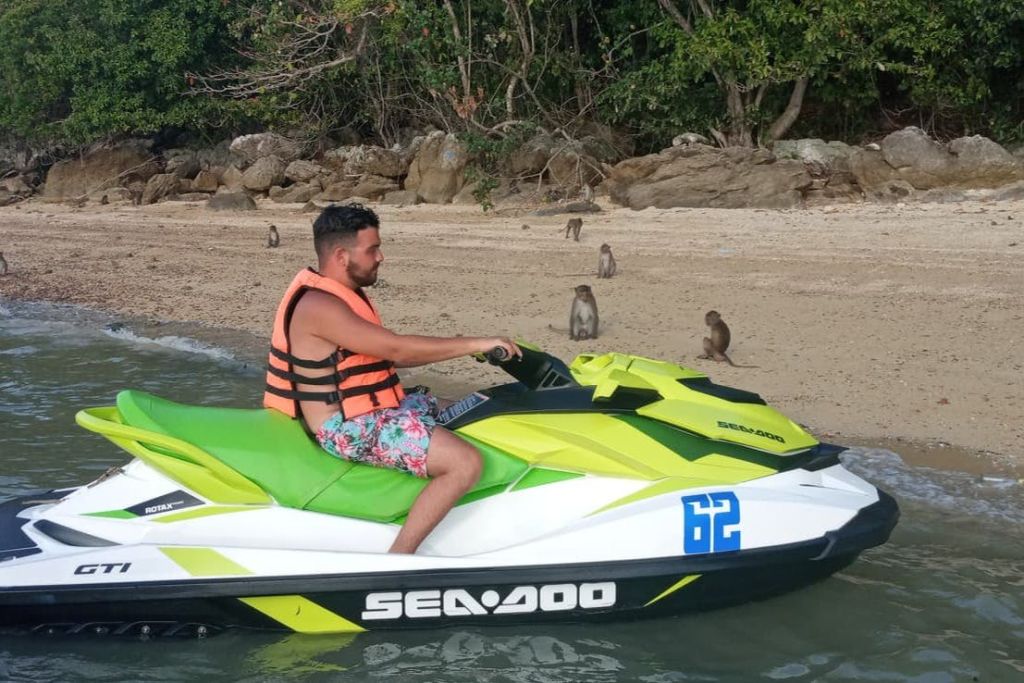 원숭이 섬에서 재미있는 원숭이를 관찰하고 모험에 재미를 더하세요.