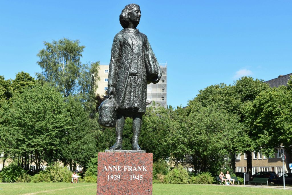 집합 장소, 메워데플레인 안네 프랑크 동상