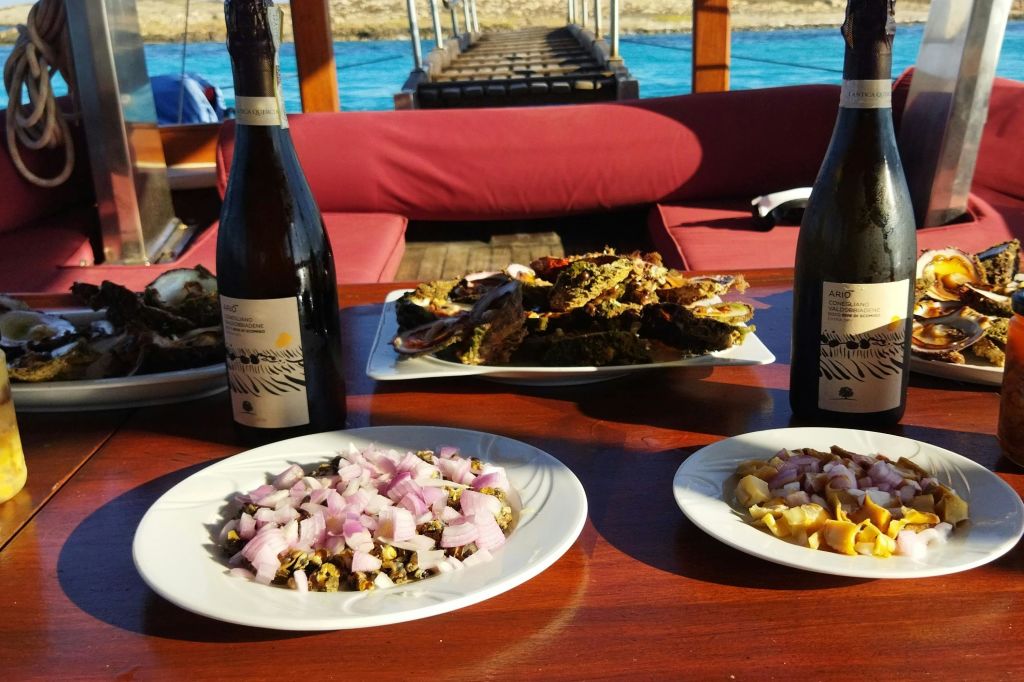 신선한 해산물과 프로세코