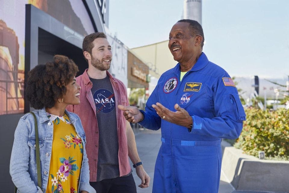 우주 비행사와 채팅하기