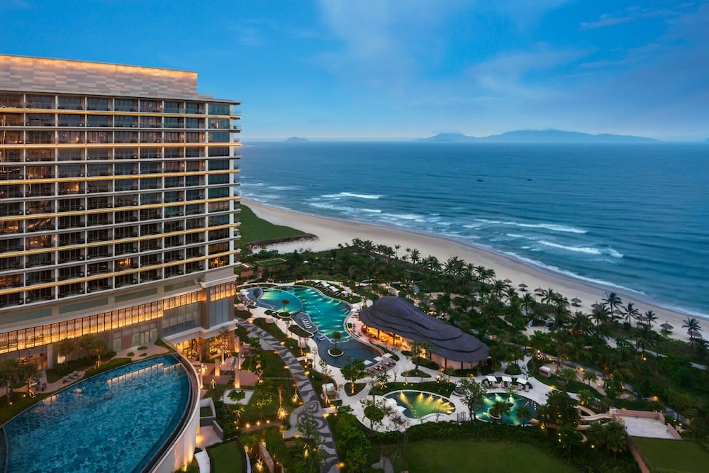 뉴 월드 호이아나 비치 리조트