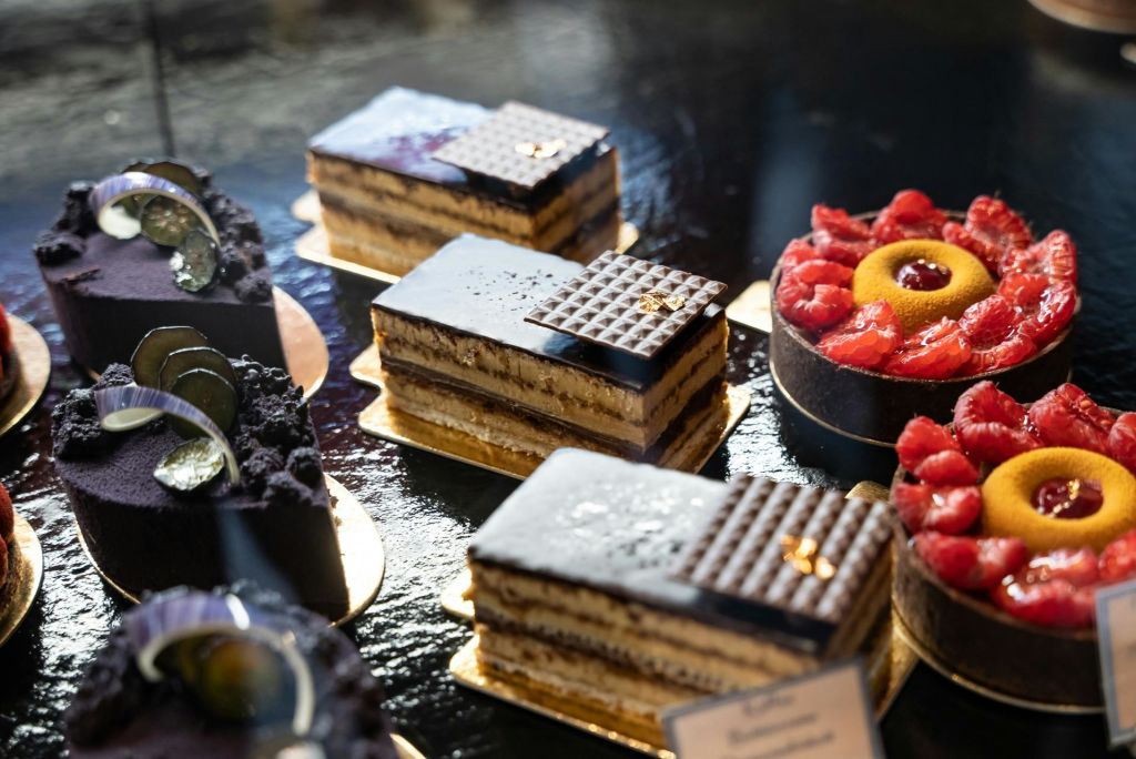 다양한 케이크와 타르트