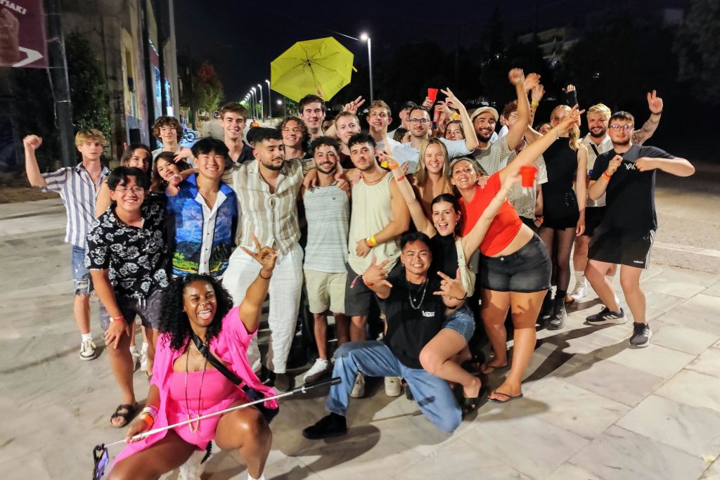 아테네 파티 펍 투어 (단체 사진 촬영)