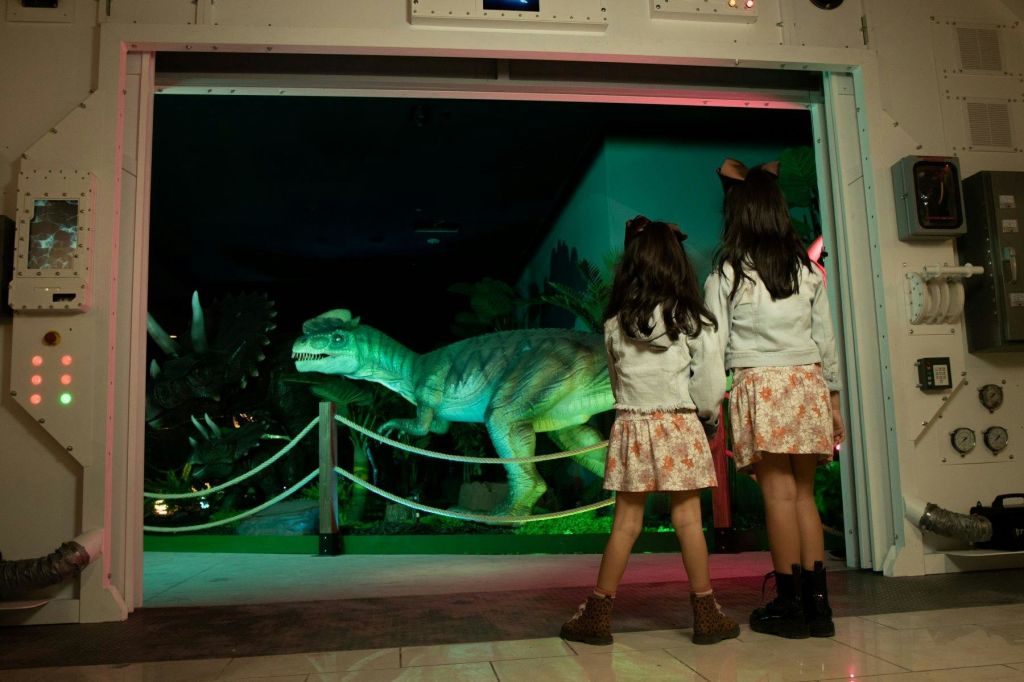 타임머신을 통과하는 아이들