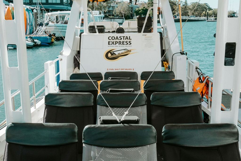 고래를 관찰하는 어드벤처 래프팅