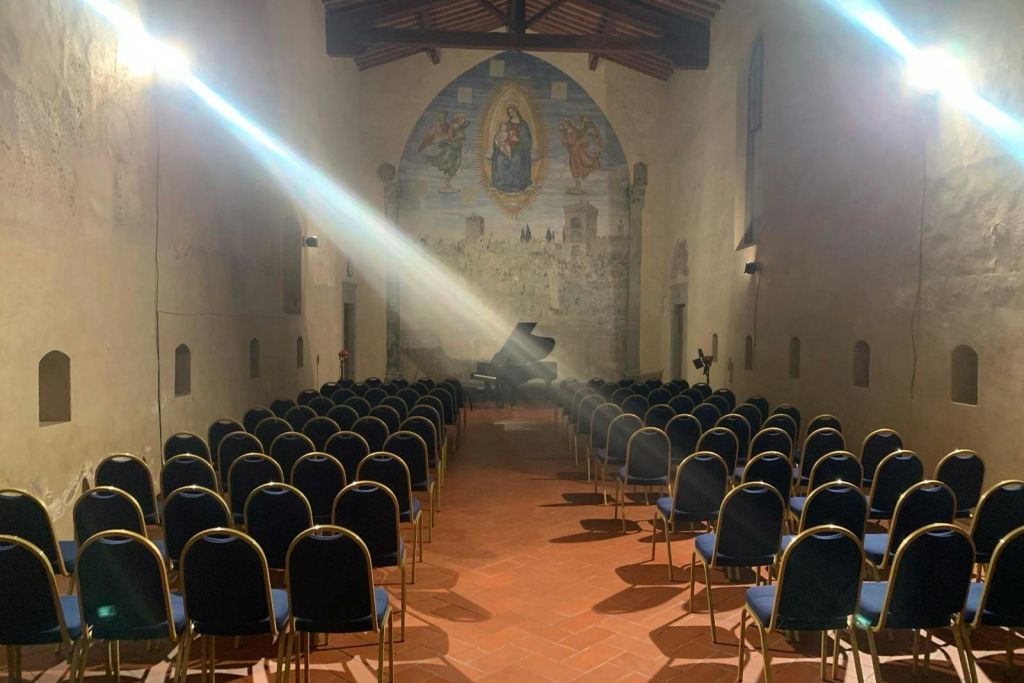 성전에서 십자가의 성모 마리아 성당