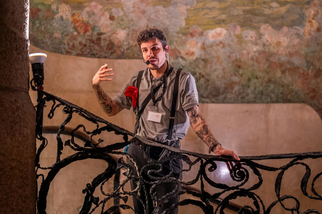 가이드와 함께하는 라 페드레라 야간 투어