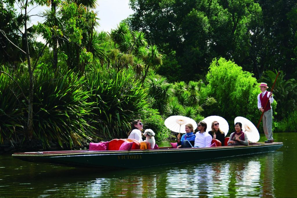 Option to do the punting at the Botanic Gardens