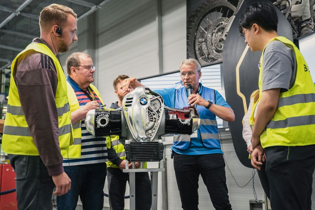 BMW 오토바이 가이드 투어