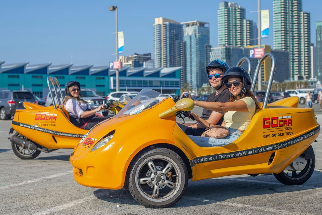 샌디에이고 다운타운에서 크루즈를 타고 모든 명소를 둘러보세요.