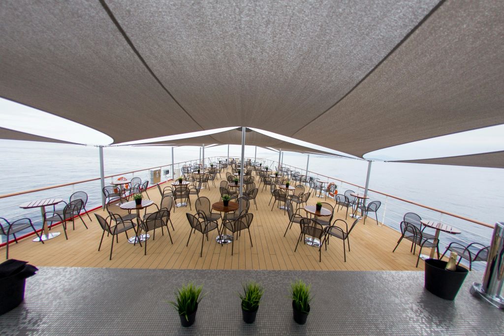 코스모스 아우터 덱