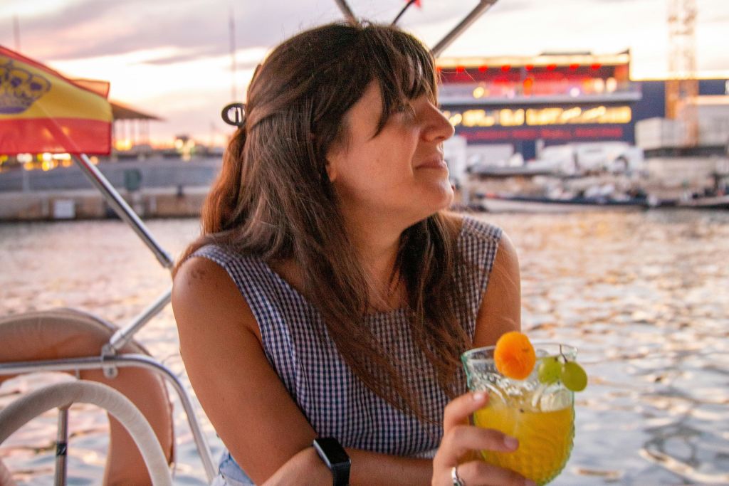 일몰에 즐기는 요트 투어 & 상그리아