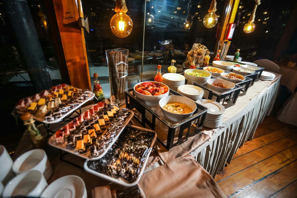 뷔페 로어 데크