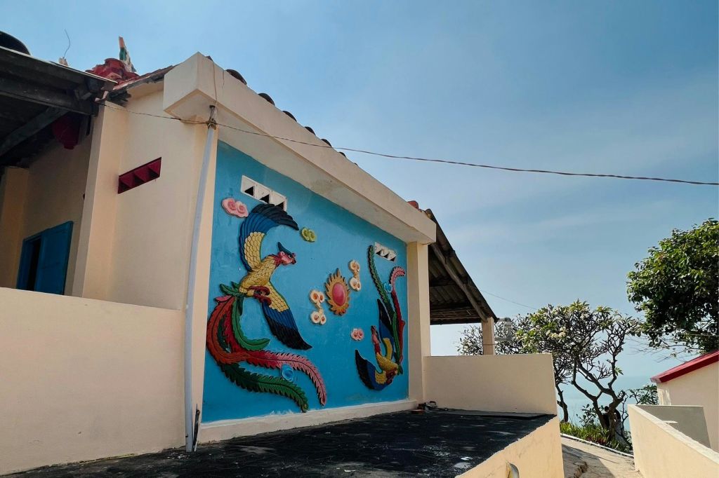 고래 사원 (탕탐 사원) – 현지 어부들의 신앙에서 고래의 영적 중요성을 발견하세요.