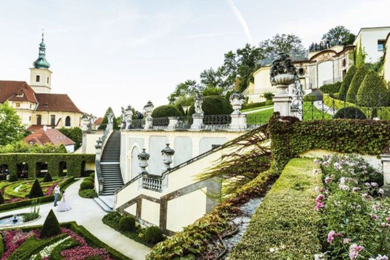 프라하 방문자 패스로 무료로 브르트바 정원을 방문하세요.