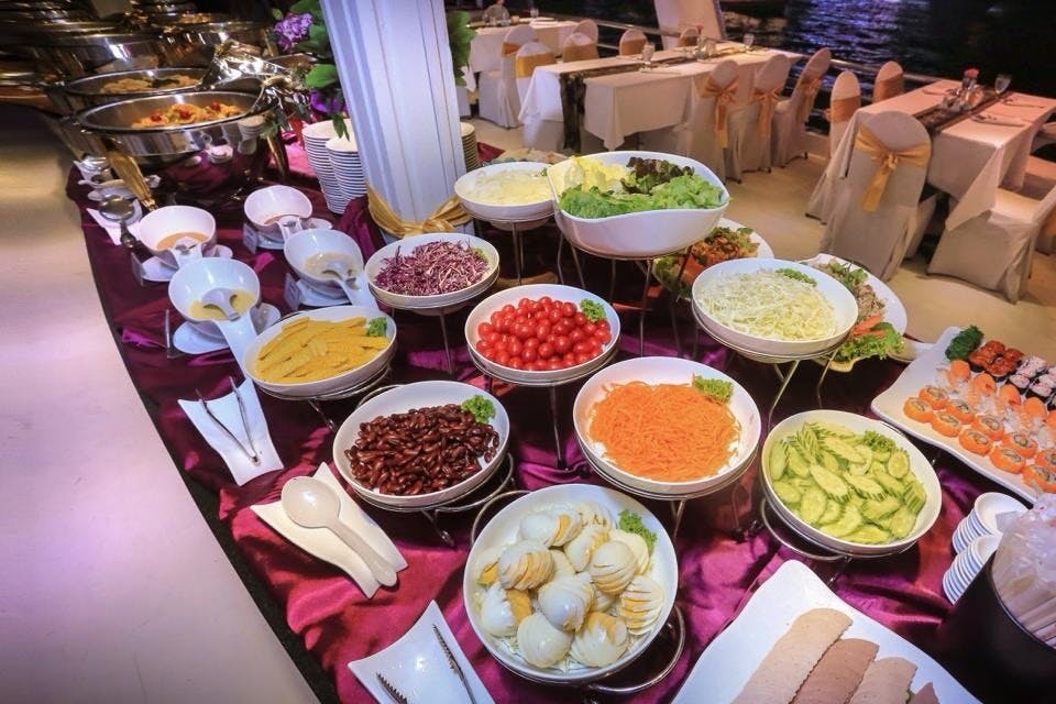채소, 토마토, 오이를 믹스해 건강에 좋은 음식을 찾아보세요.